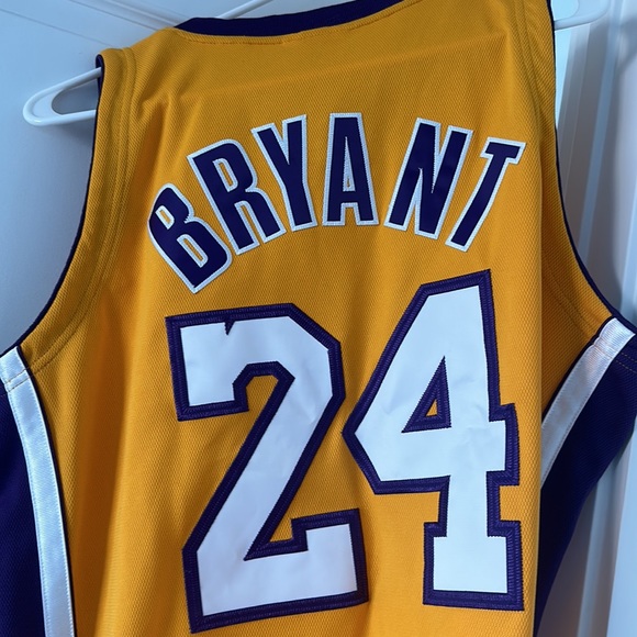 Kobe Bryant Jersey - Picture 5 of 6